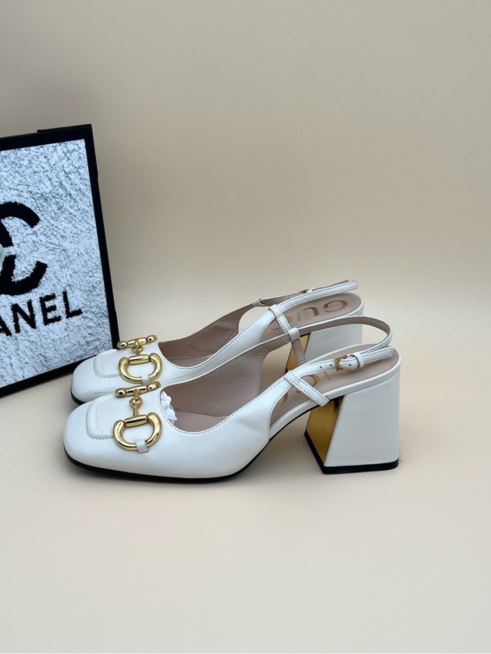 🚩steal Gucci White Leather Slingback Heels with Gold Hardware